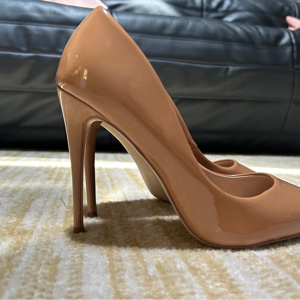 Steve Madden Glossy Tan Heels